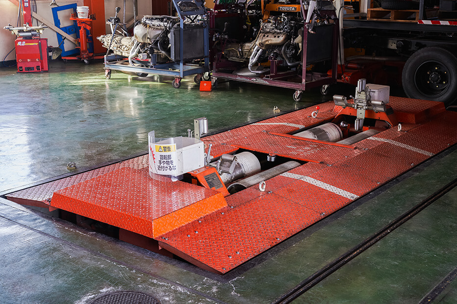 写真:トータルホイールアライメントテスター